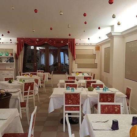 Hotel Ristorante Centrale Vestone Buitenkant foto
