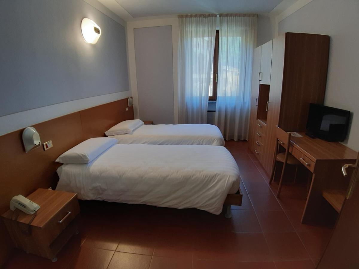 Hotel Ristorante Centrale Vestone Buitenkant foto