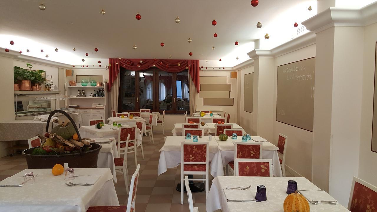 Hotel Ristorante Centrale Vestone Buitenkant foto
