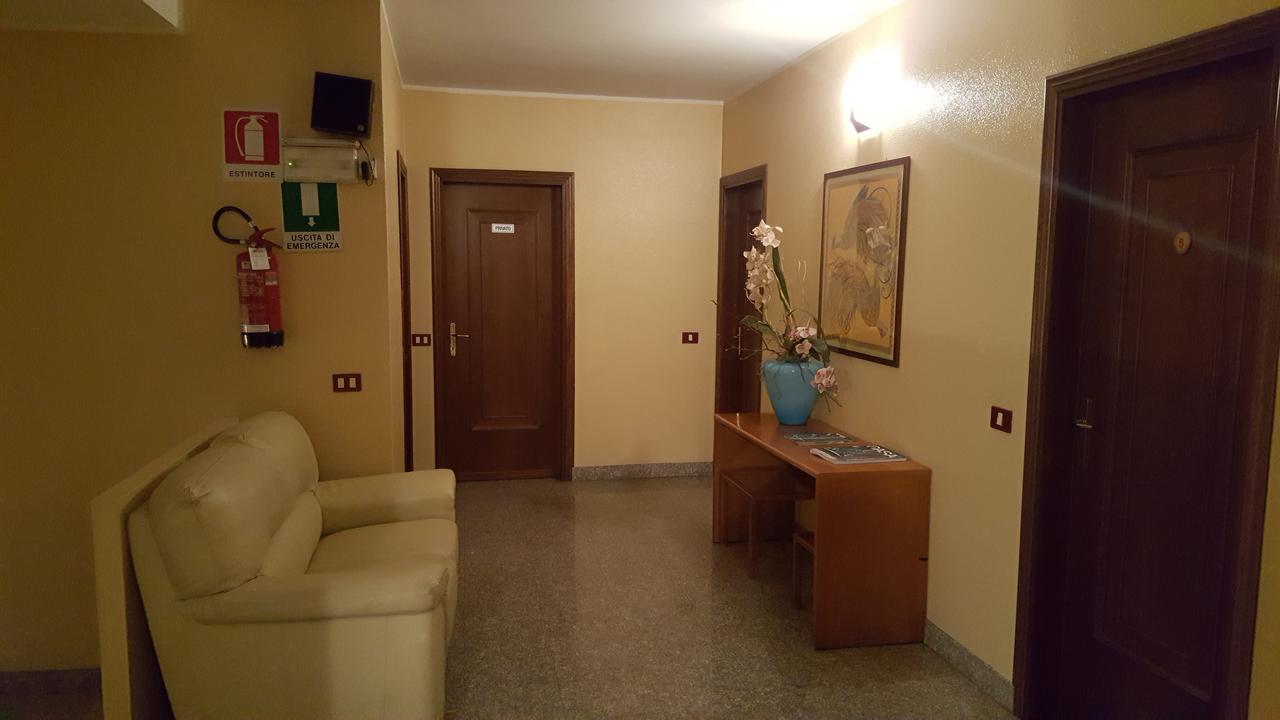 Hotel Ristorante Centrale Vestone Buitenkant foto