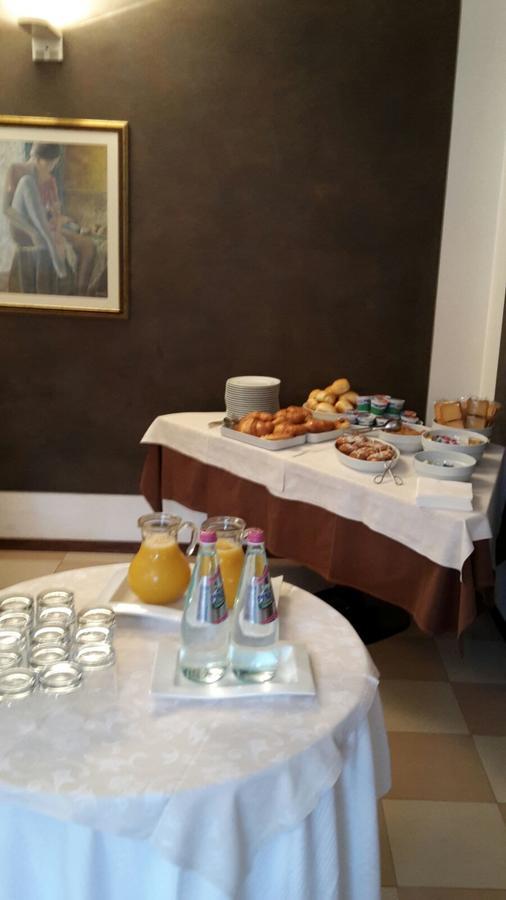 Hotel Ristorante Centrale Vestone Buitenkant foto