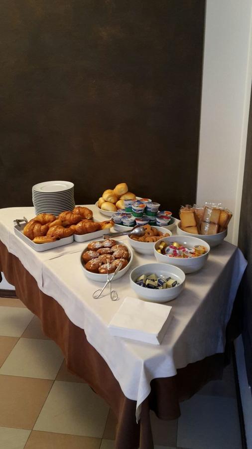 Hotel Ristorante Centrale Vestone Buitenkant foto