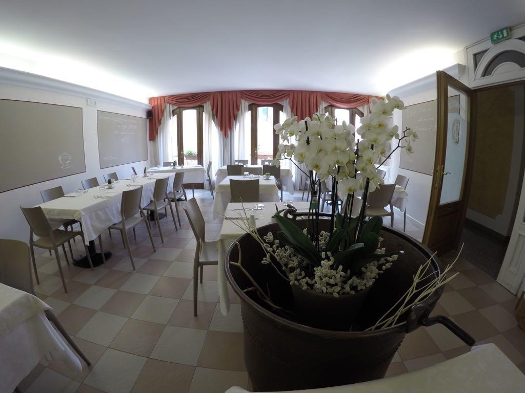 Hotel Ristorante Centrale Vestone Buitenkant foto